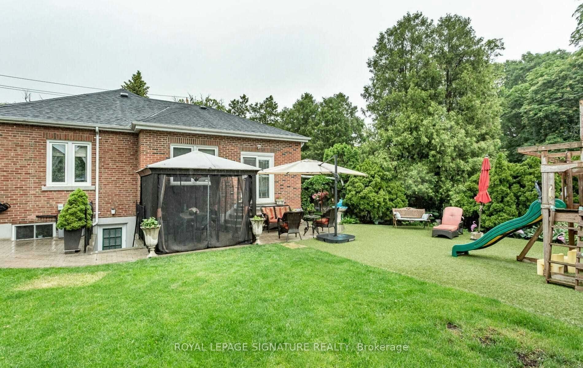 2 Hillcrest Drive, Toronto, ON, M6G 2C9 - 19