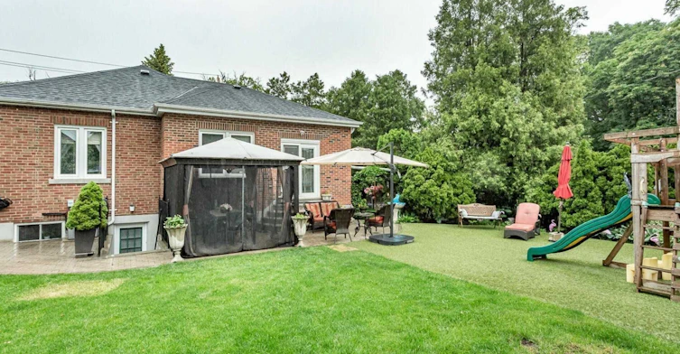 2 Hillcrest Drive, Toronto, ON, M6G 2C9 - 19