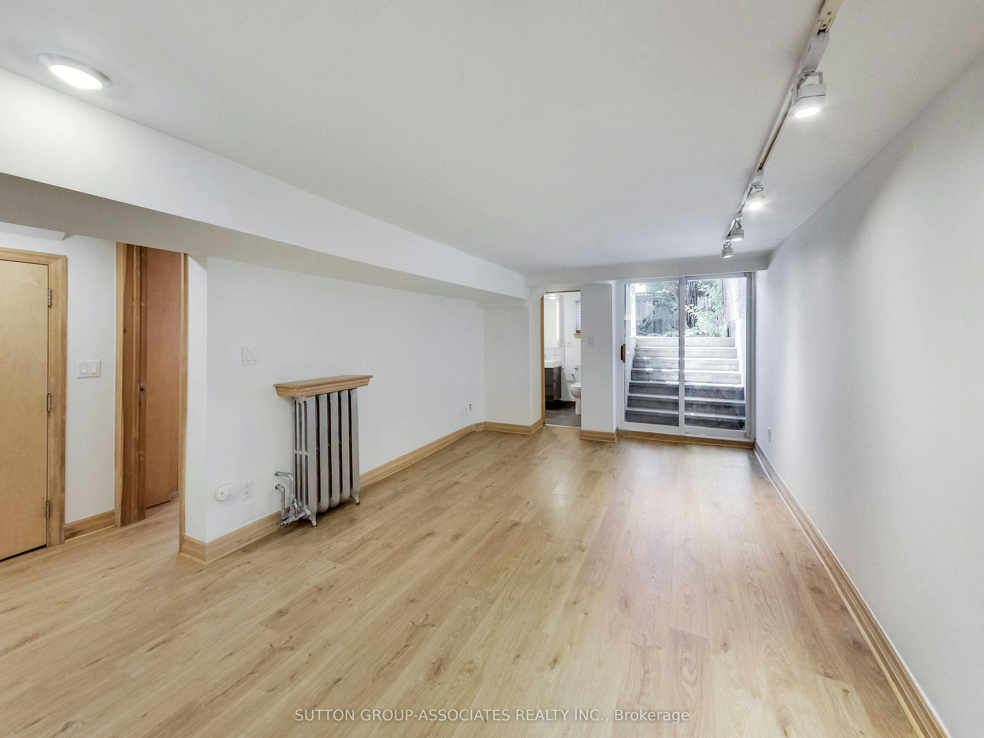 Lower-20 Kendal Avenue, Toronto, ON, M5R 1L7 - 5