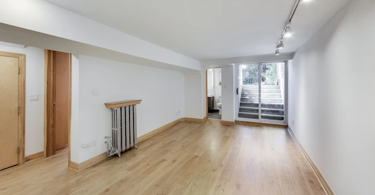 Lower-20 Kendal Avenue, Toronto, ON, M5R 1L7 - 5