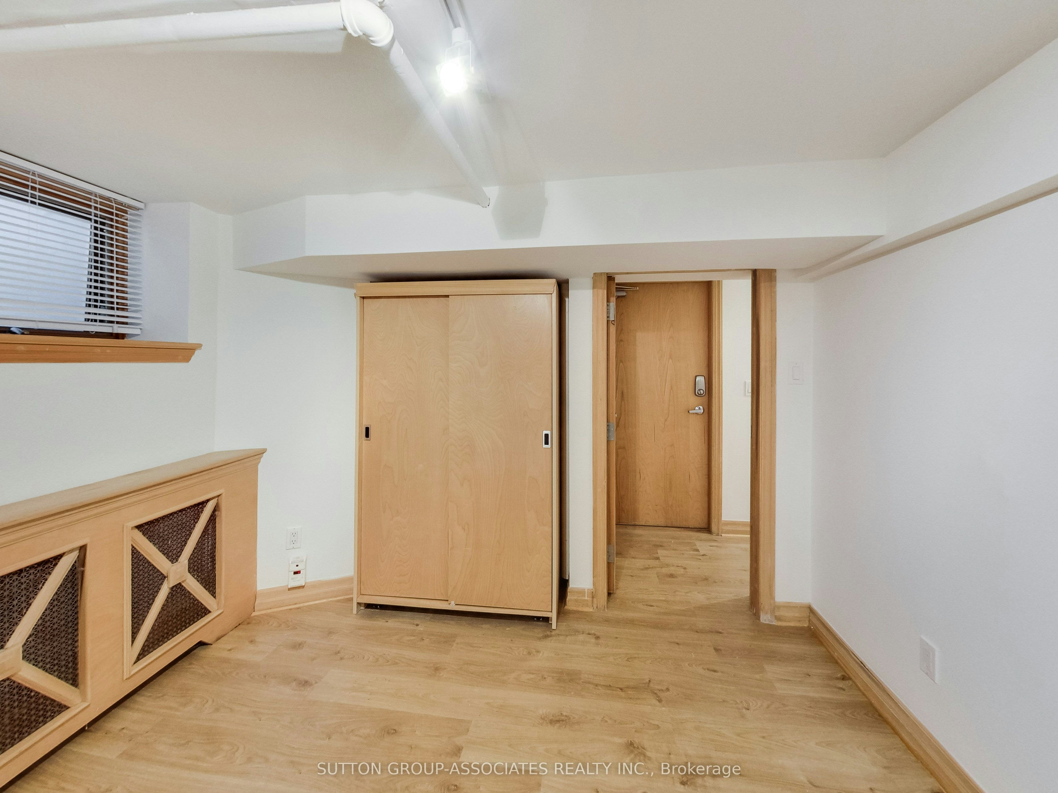 Lower-20 Kendal Avenue, Toronto, ON, M5R 1L7 - 10