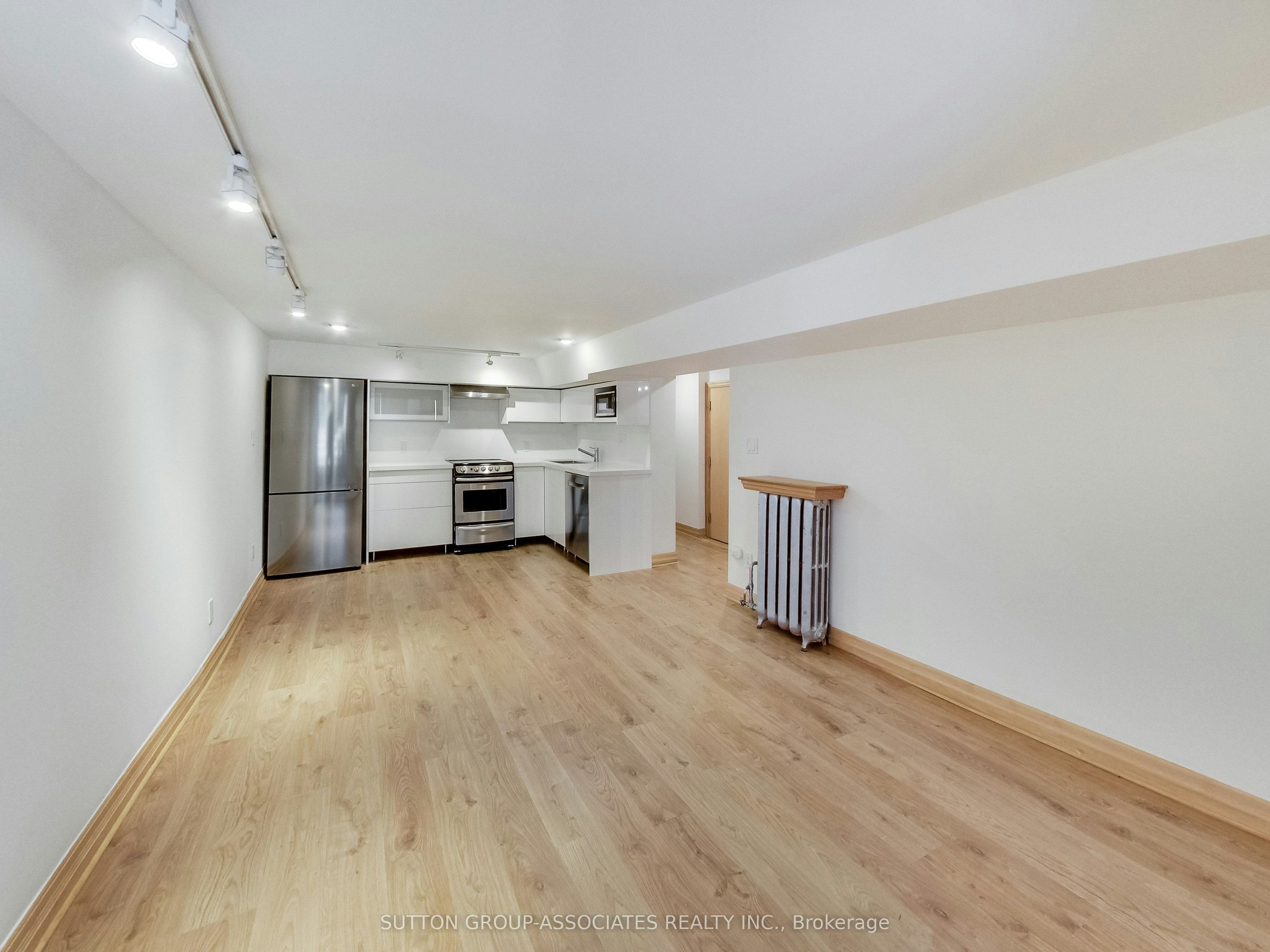 Lower-20 Kendal Avenue, Toronto, ON, M5R 1L7 - 6