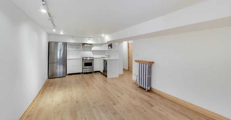 Lower-20 Kendal Avenue, Toronto, ON, M5R 1L7 - 6