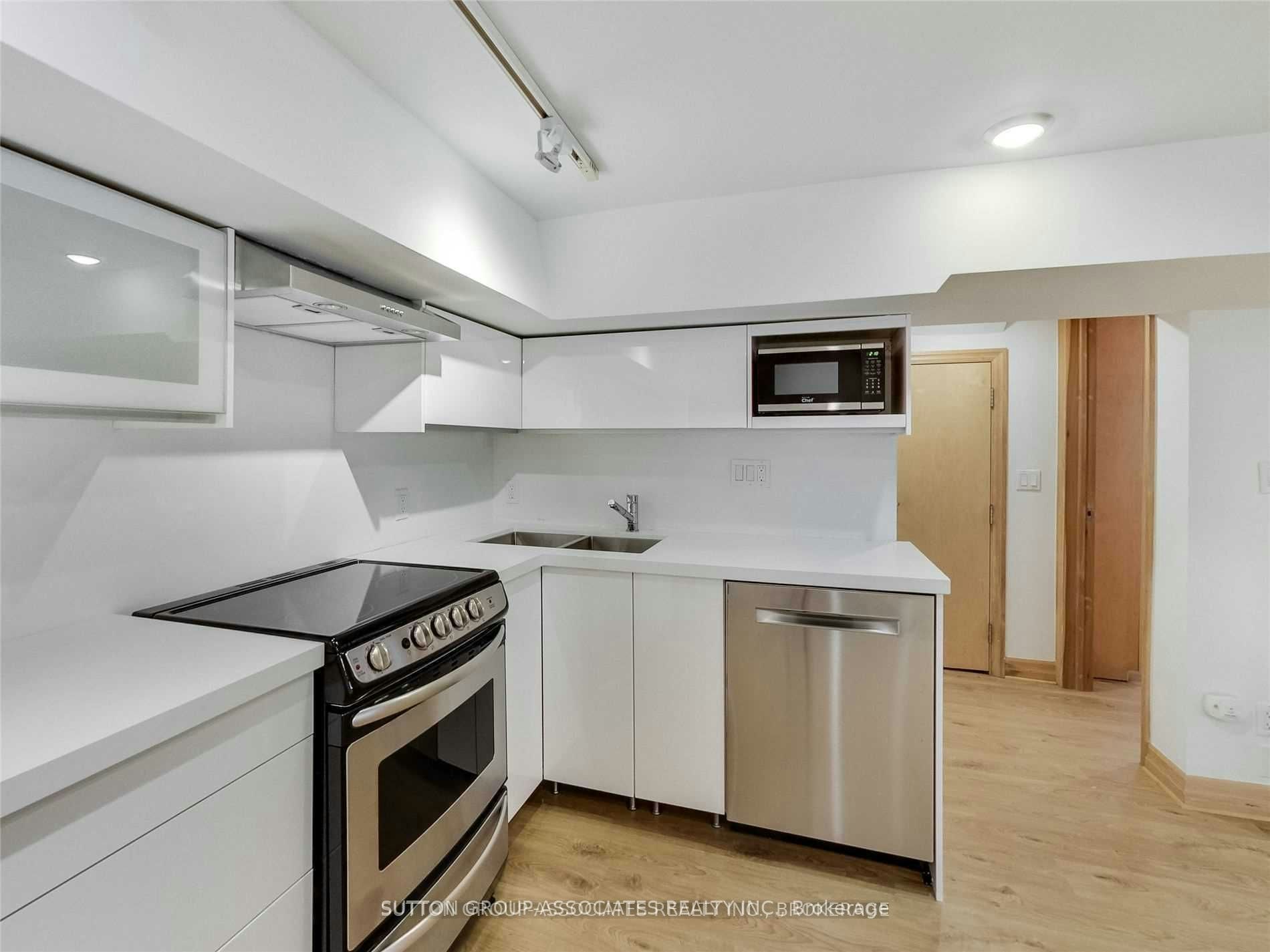 Lower-20 Kendal Avenue, Toronto, ON, M5R 1L7 - 4