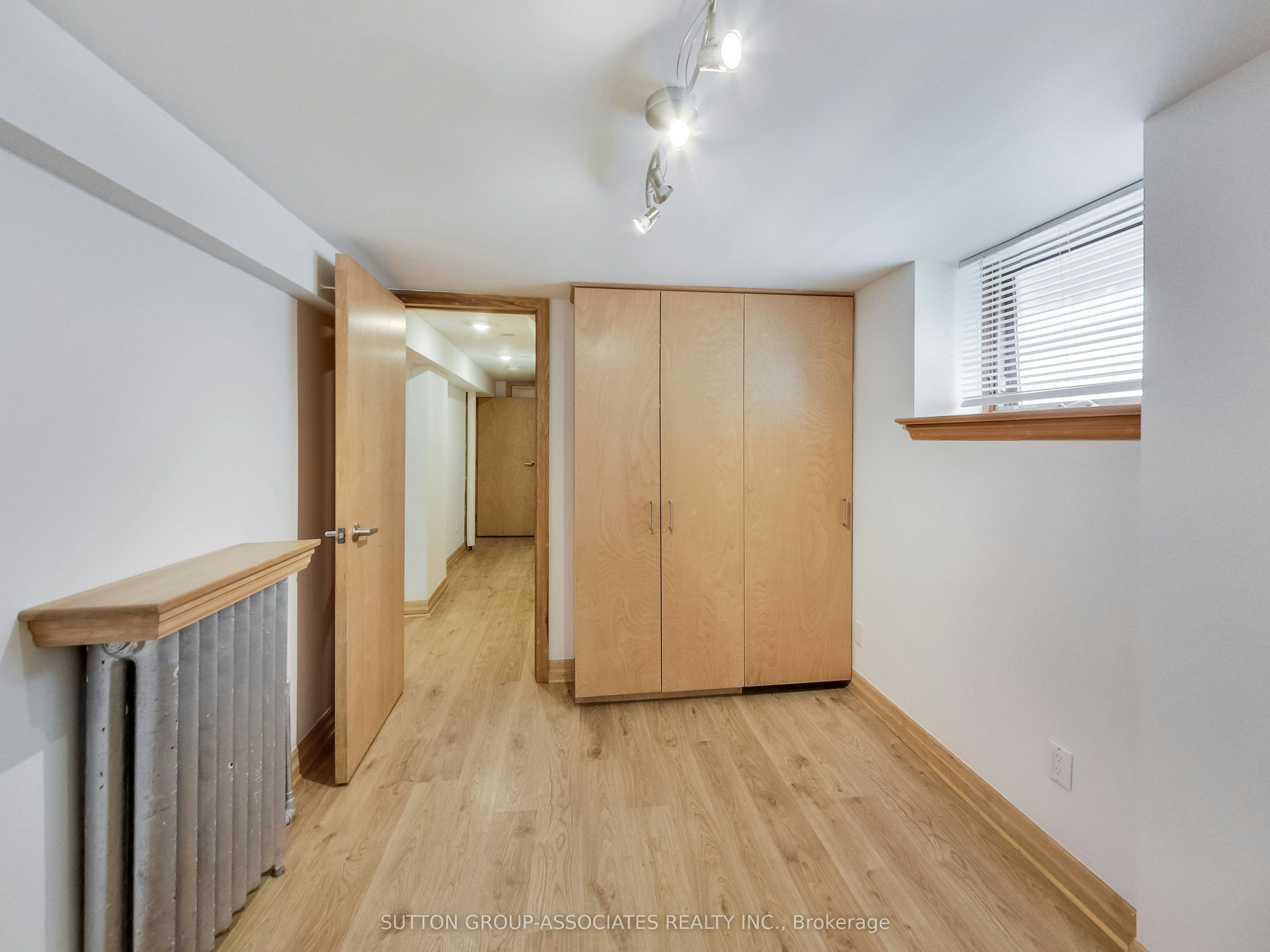 Lower-20 Kendal Avenue, Toronto, ON, M5R 1L7 - 8