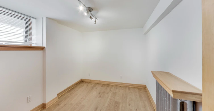 Lower-20 Kendal Avenue, Toronto, ON, M5R 1L7 - 7