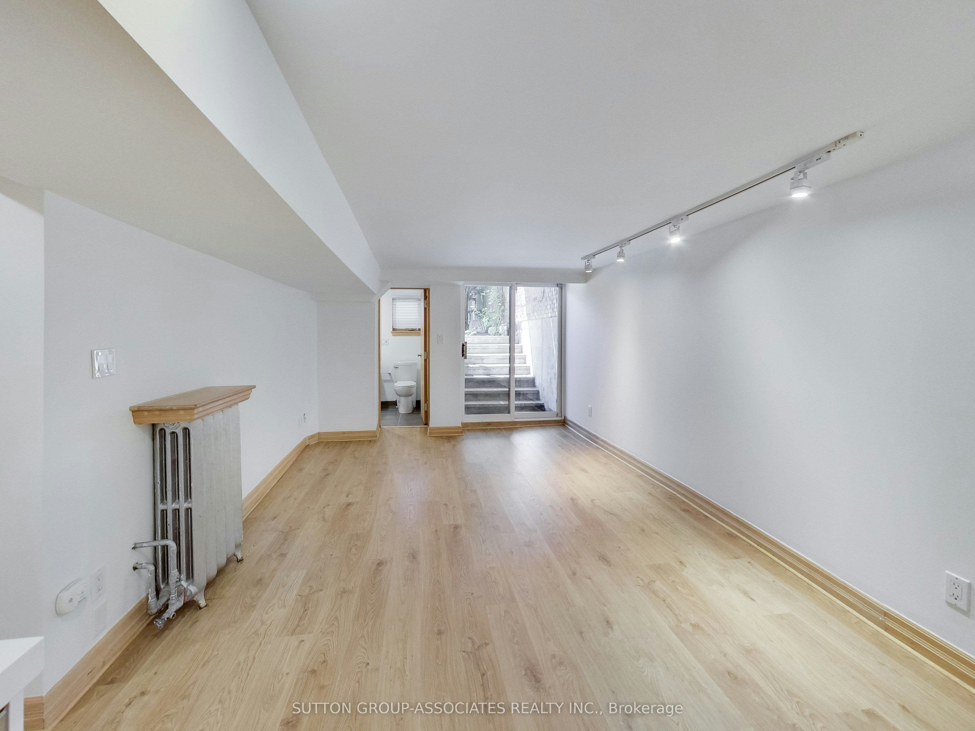 Lower-20 Kendal Avenue, Toronto, ON, M5R 1L7 - 2