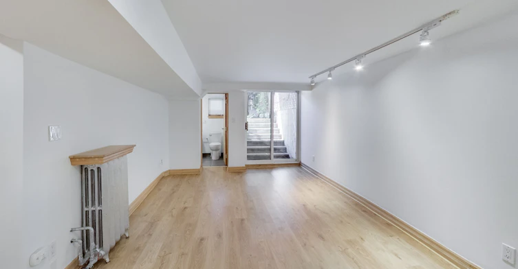 Lower-20 Kendal Avenue, Toronto, ON, M5R 1L7 - 2