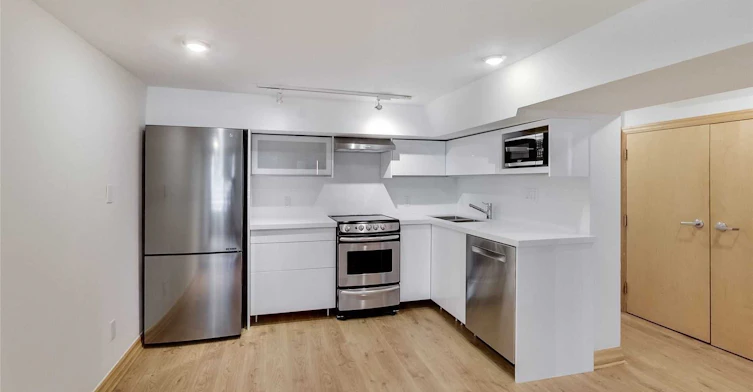 Lower-20 Kendal Avenue, Toronto, ON, M5R 1L7 - 3