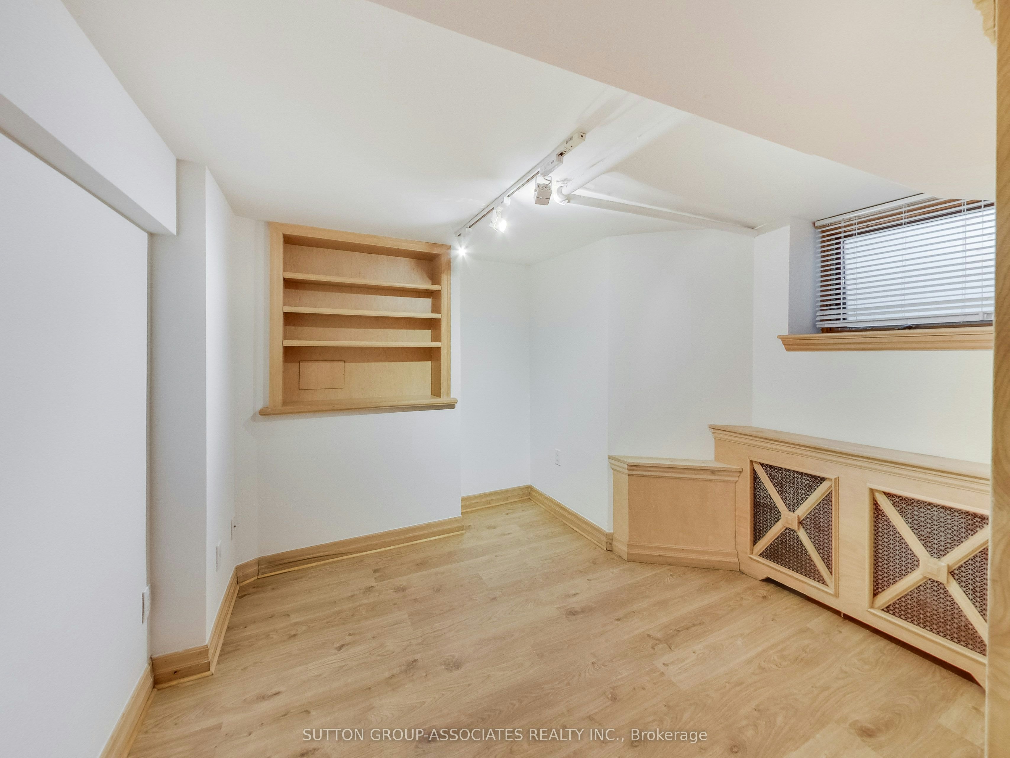 Lower-20 Kendal Avenue, Toronto, ON, M5R 1L7 - 11