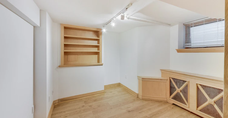 Lower-20 Kendal Avenue, Toronto, ON, M5R 1L7 - 11