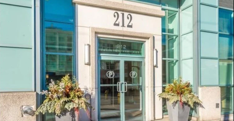 312-212 Eglinton Avenue E, Toronto, ON, M4P 0A3