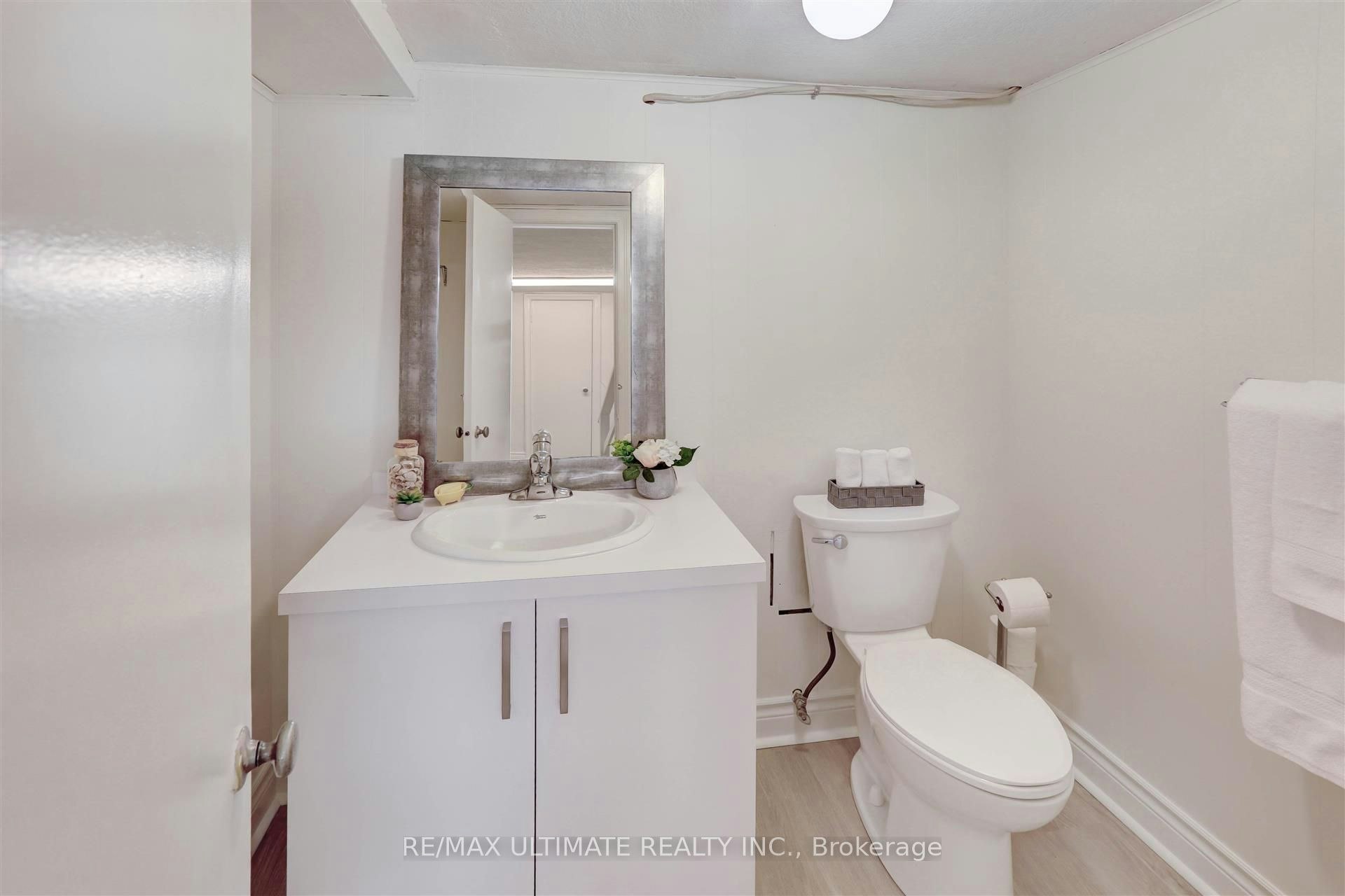 12 Tregellis Road, Toronto, ON, M3H 1K2 - 25