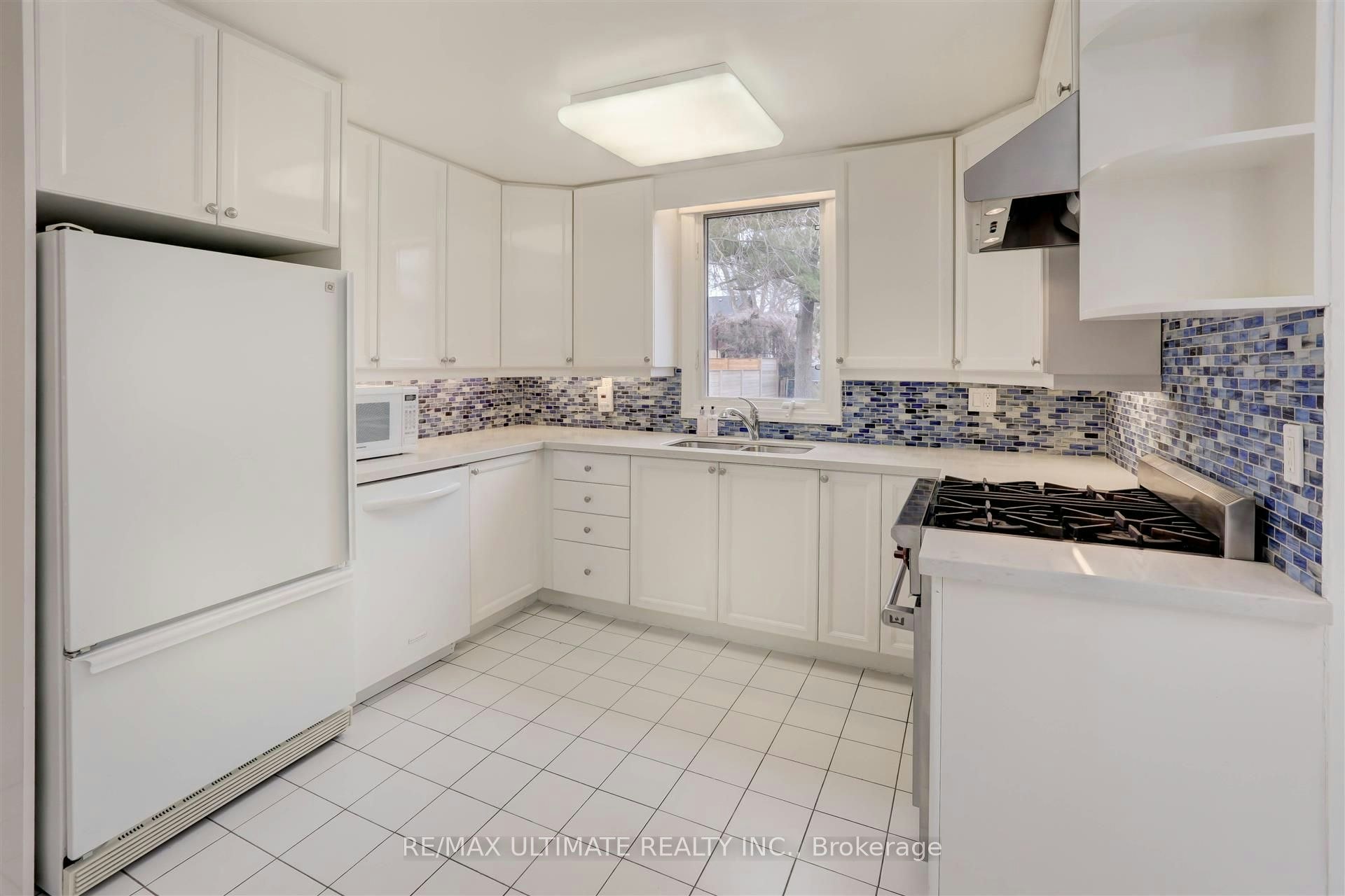 12 Tregellis Road, Toronto, ON, M3H 1K2 - 12