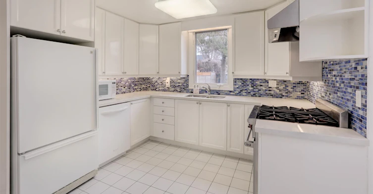 12 Tregellis Road, Toronto, ON, M3H 1K2 - 12