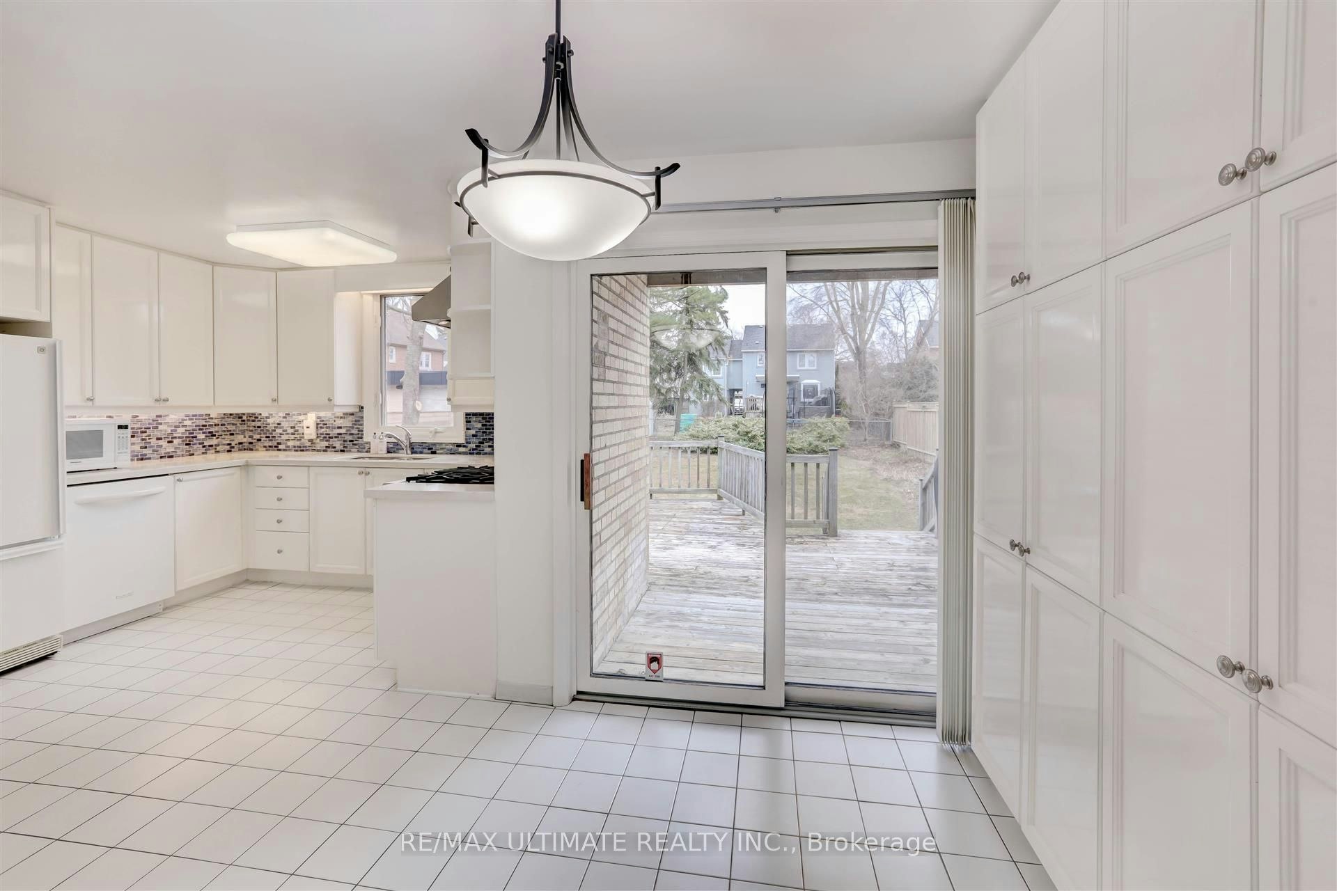 12 Tregellis Road, Toronto, ON, M3H 1K2 - 14