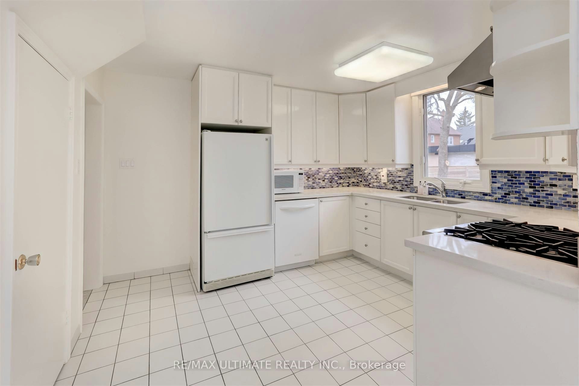 12 Tregellis Road, Toronto, ON, M3H 1K2 - 13