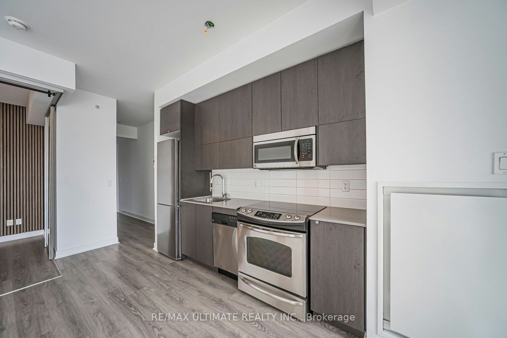 906-32 Camden Street, Toronto, ON, M5V 1V1 - 5
