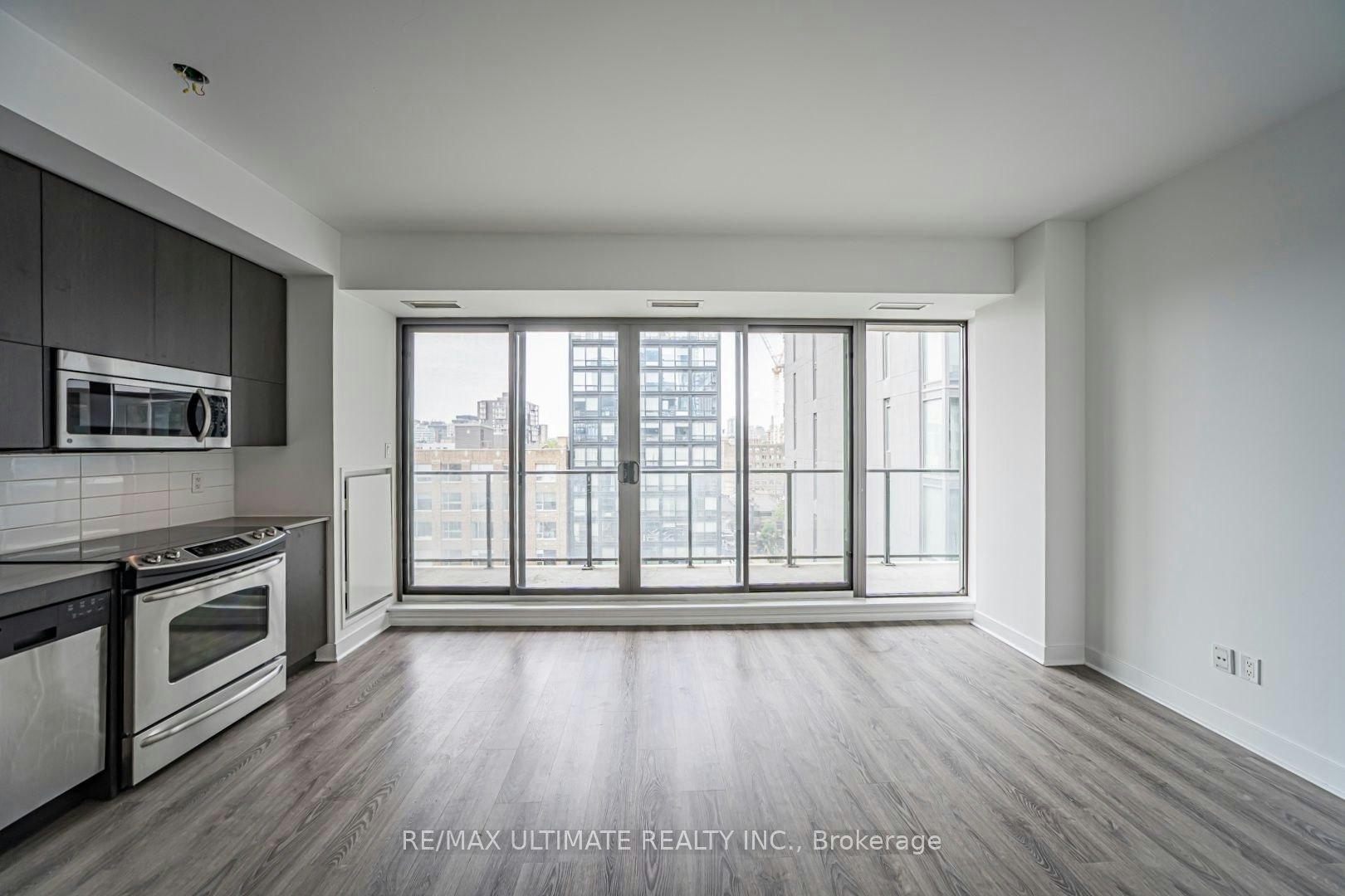 906-32 Camden Street, Toronto, ON, M5V 1V1 - 4