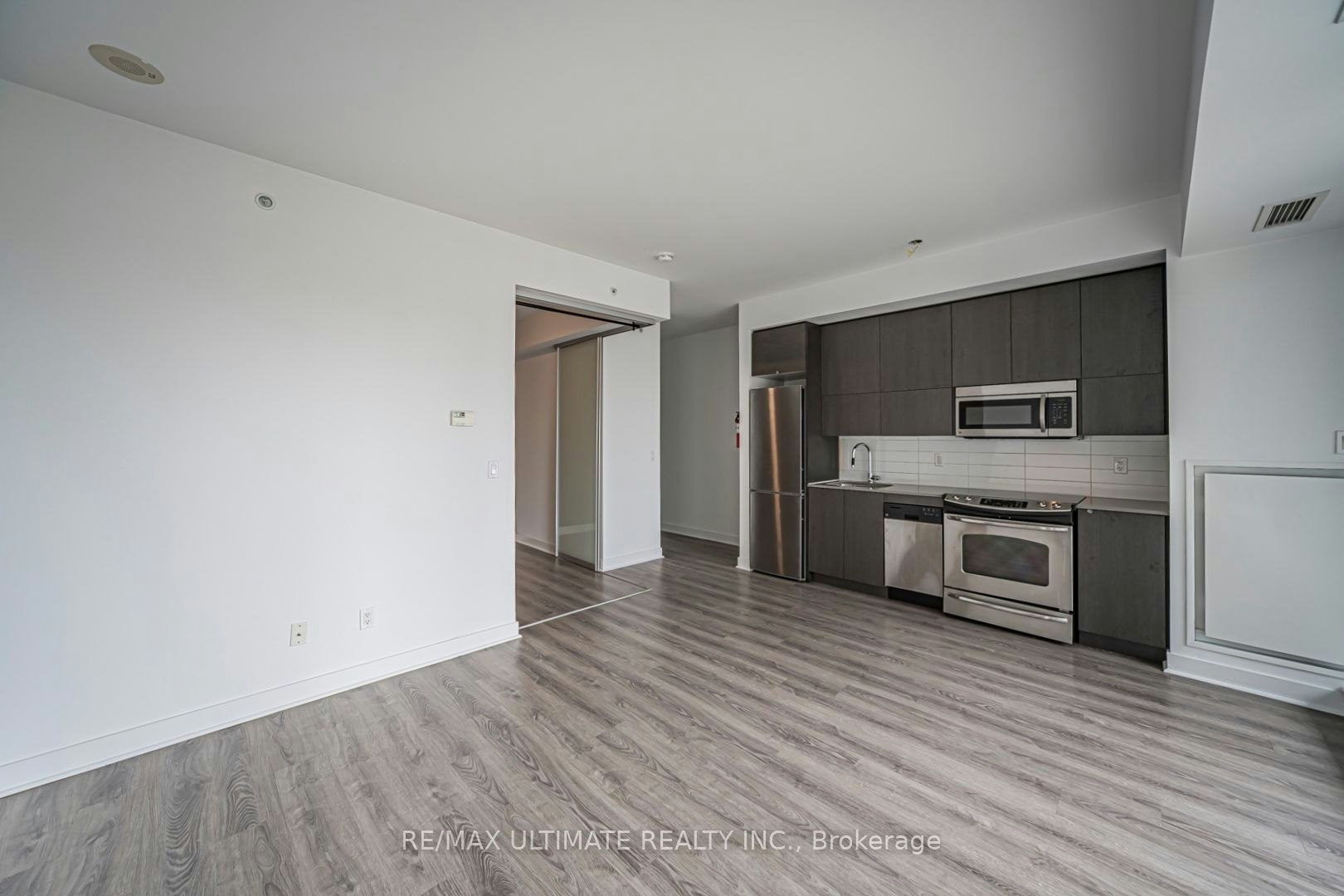 906-32 Camden Street, Toronto, ON, M5V 1V1 - 7