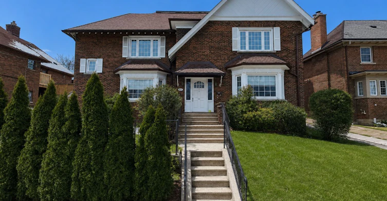 Upper-460 Oriole Parkway, Toronto, ON, M5P 2H8