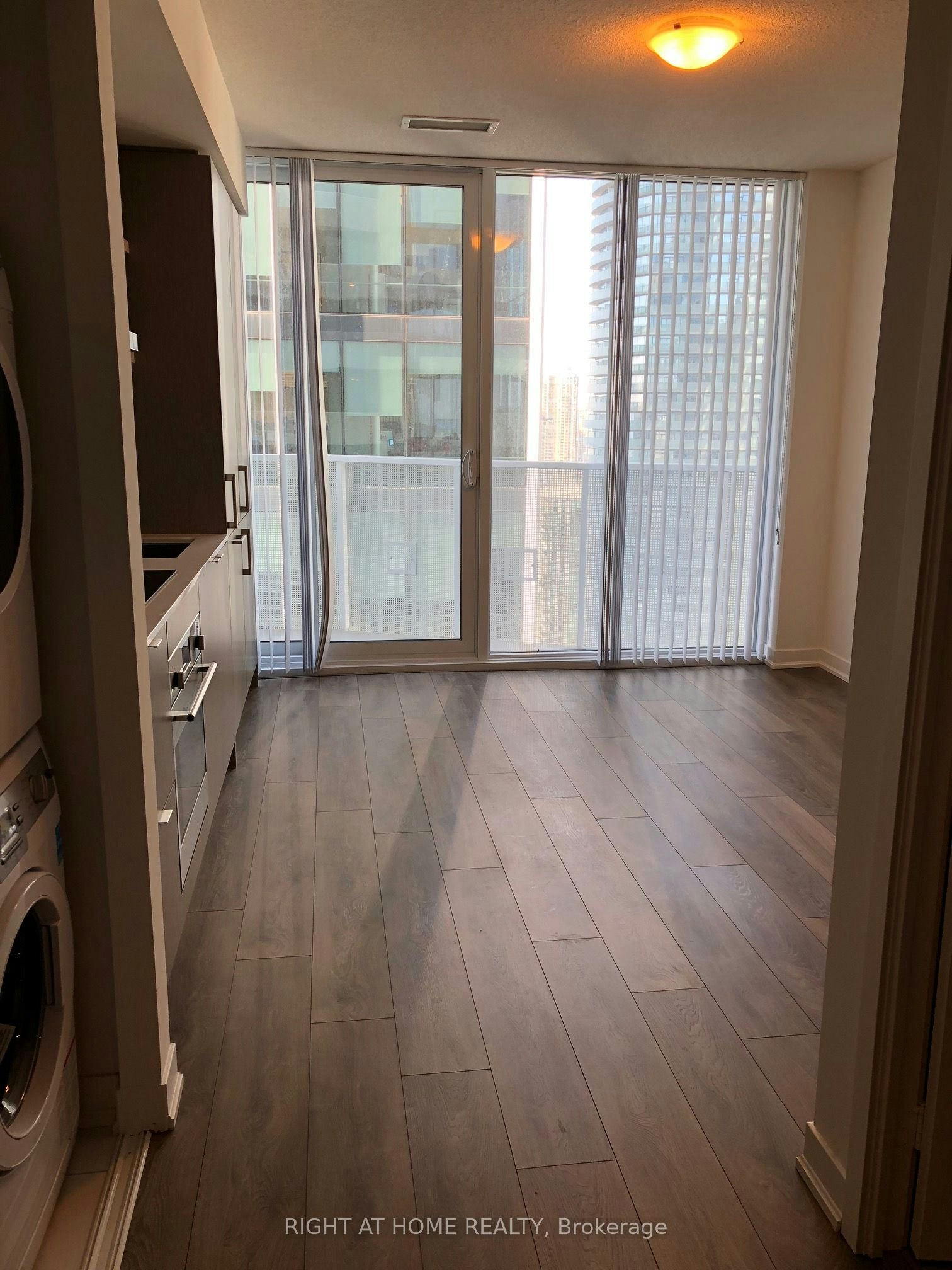 3911-100 Harbour Street, Toronto, ON, M5J 2T5 - 6