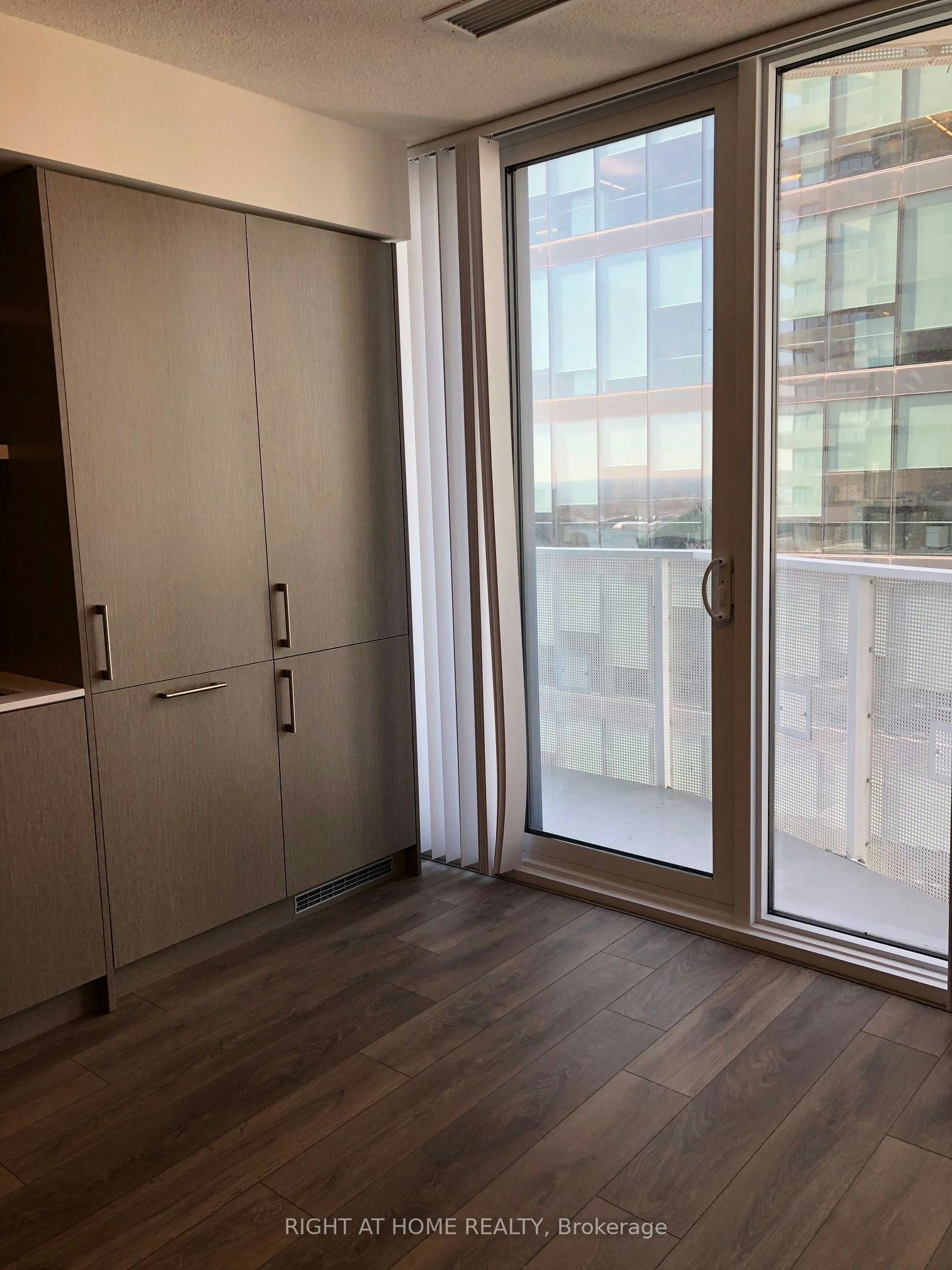 3911-100 Harbour Street, Toronto, ON, M5J 2T5 - 8