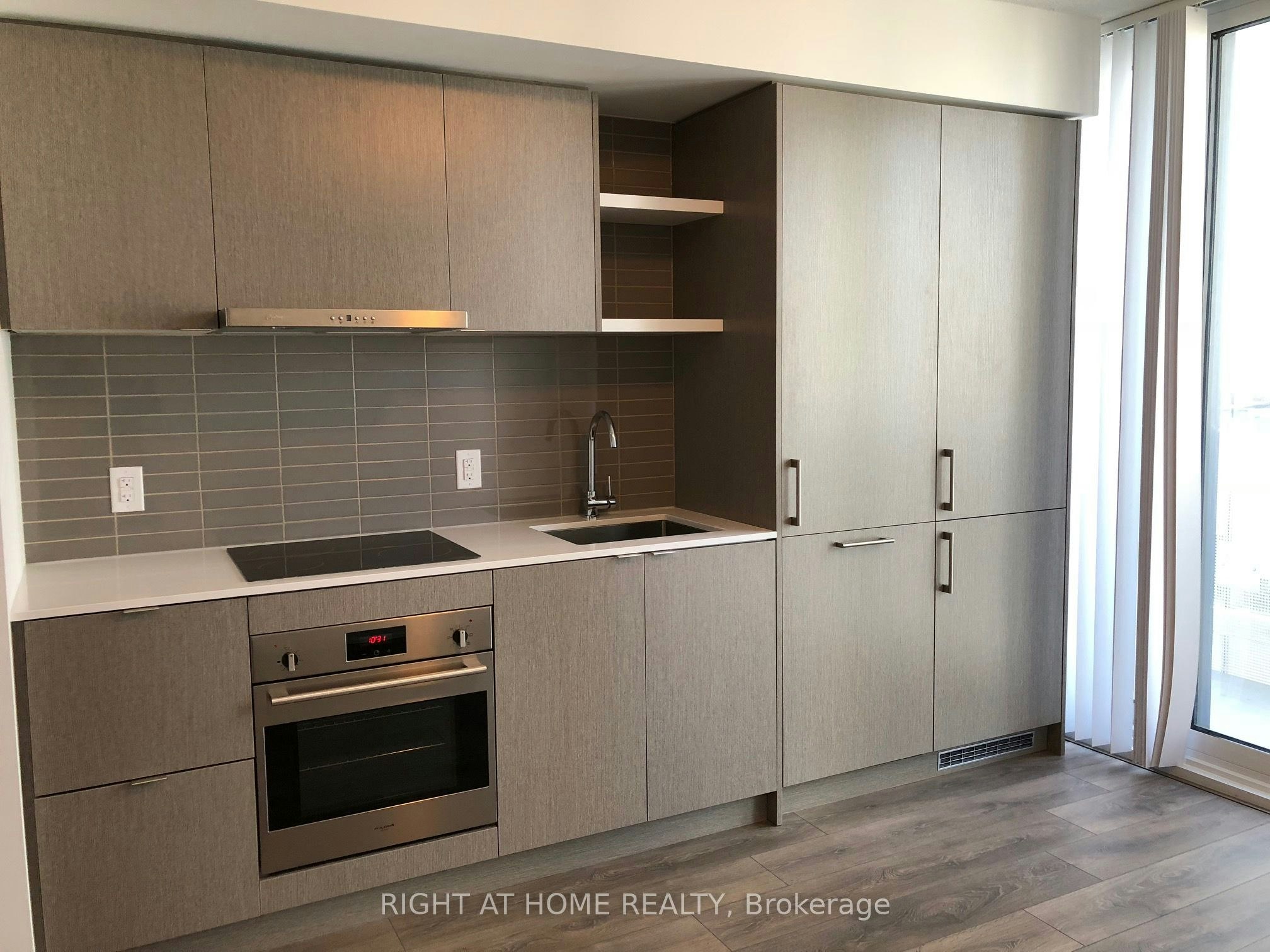 3911-100 Harbour Street, Toronto, ON, M5J 2T5 - 3