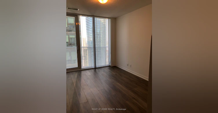 3911-100 Harbour Street, Toronto, ON, M5J 2T5 - 5