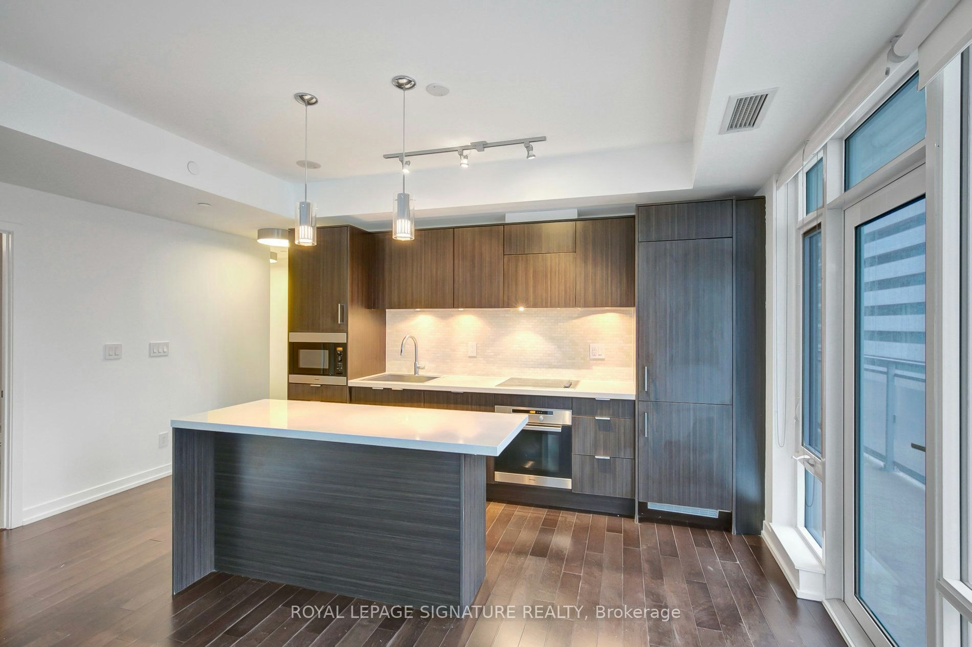 1111-21 Widmer Street, Toronto, ON, M5V 0B8 - 10