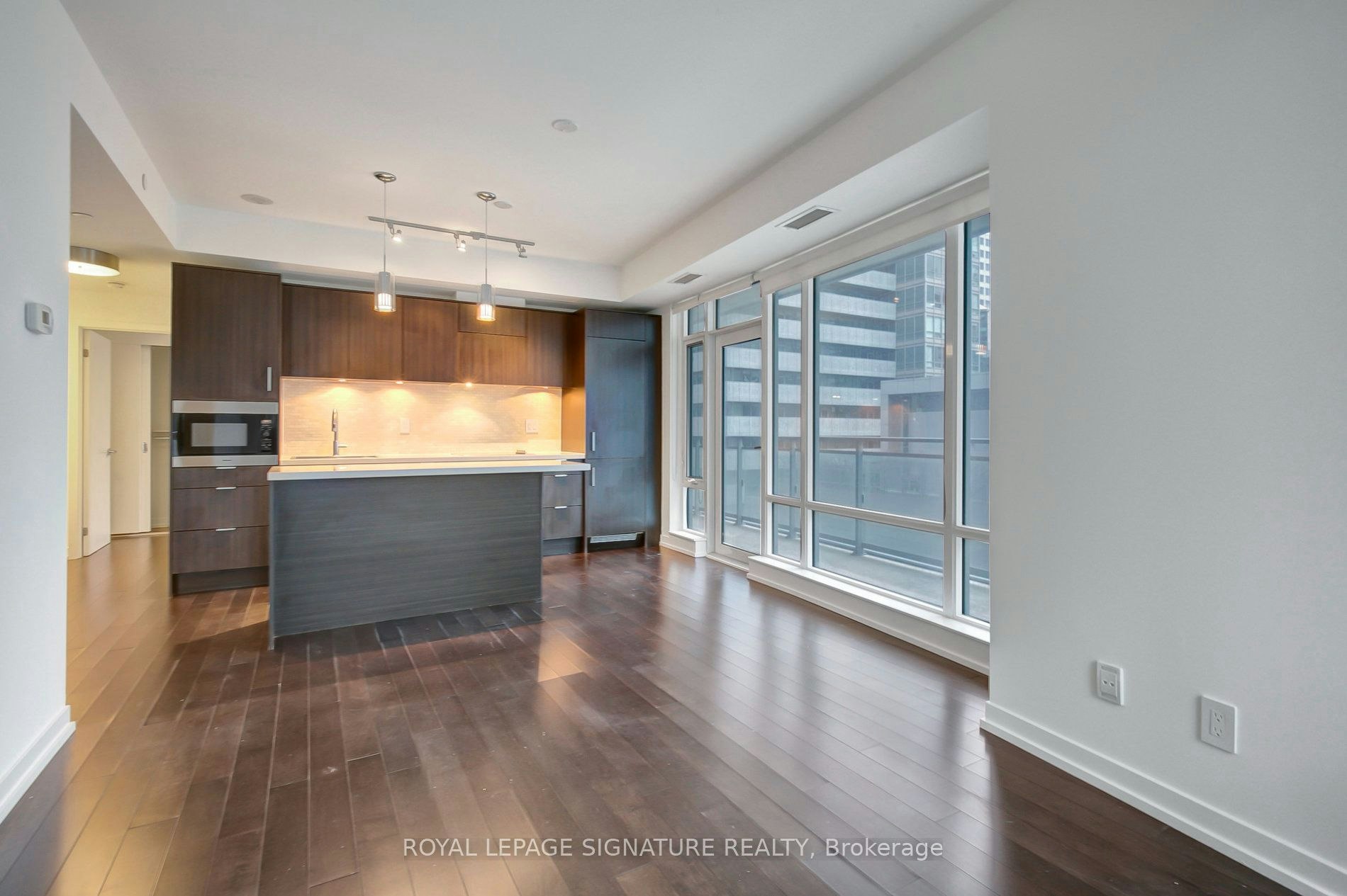 1111-21 Widmer Street, Toronto, ON, M5V 0B8 - 5