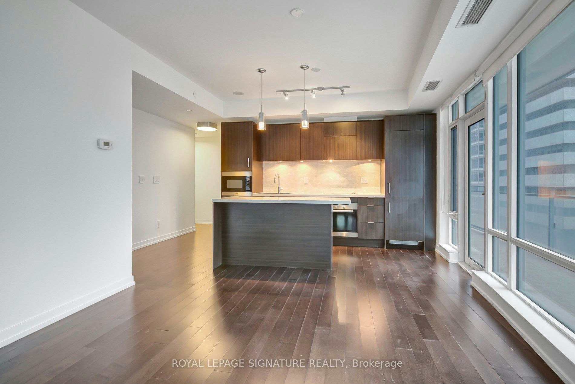 1111-21 Widmer Street, Toronto, ON, M5V 0B8 - 6