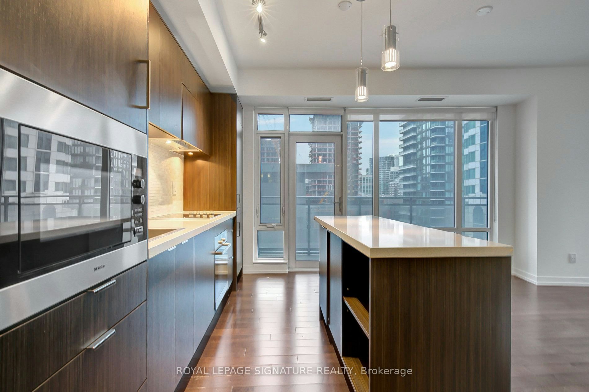 1111-21 Widmer Street, Toronto, ON, M5V 0B8 - 18