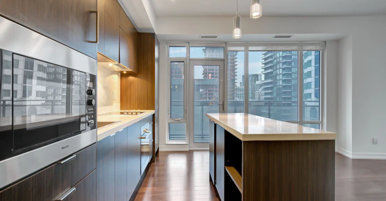 1111-21 Widmer Street, Toronto, ON, M5V 0B8 - 18