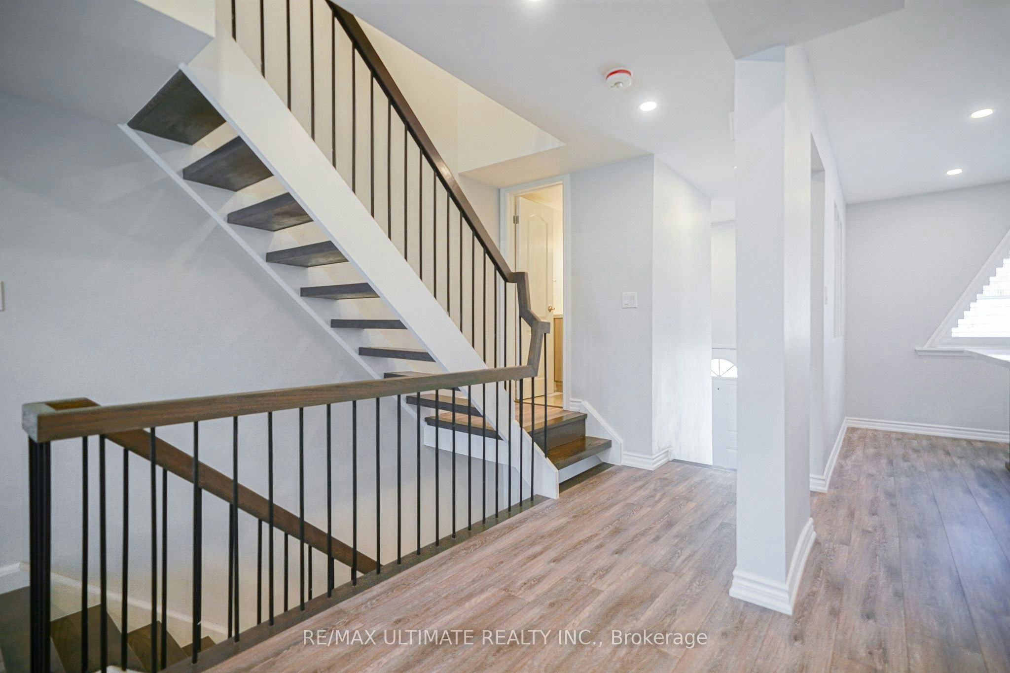 81 Flaming Rose Way, Toronto, ON, M2N 5W8 - 4