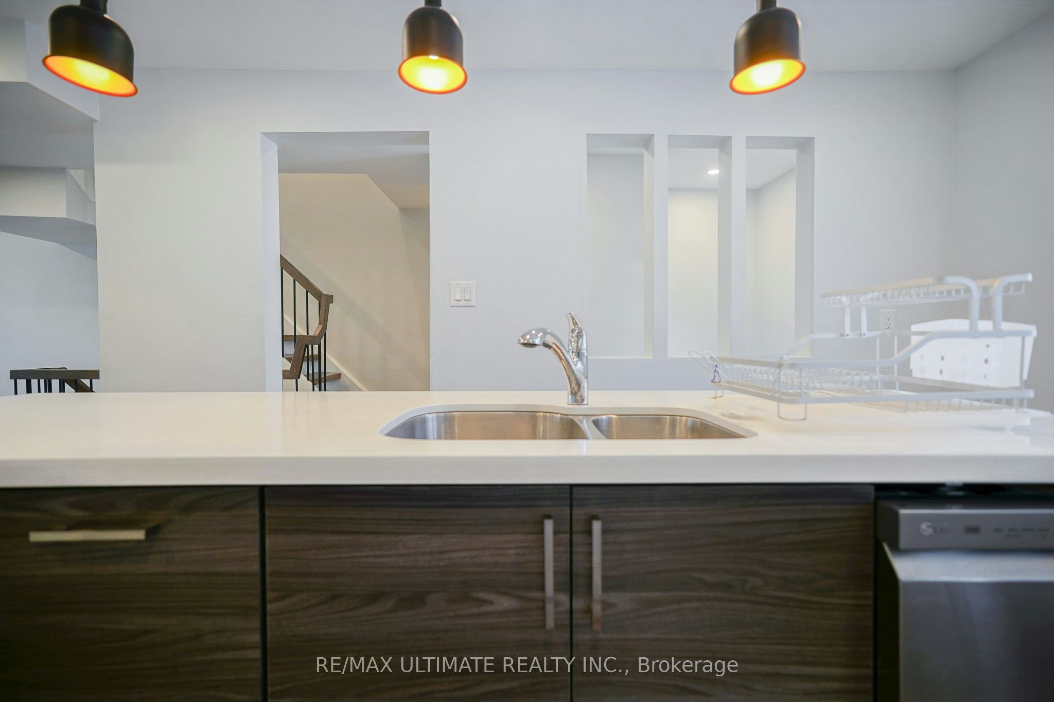 81 Flaming Rose Way, Toronto, ON, M2N 5W8 - 7