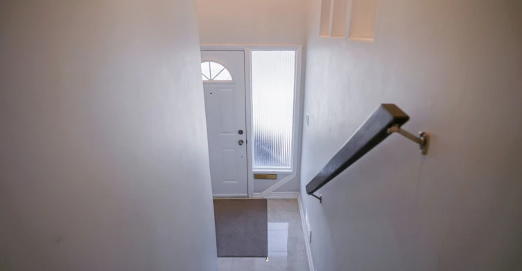 81 Flaming Rose Way, Toronto, ON, M2N 5W8 - 3