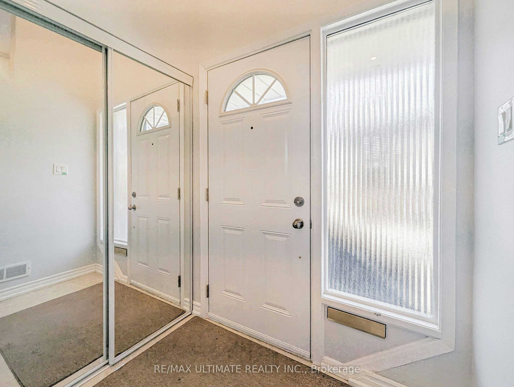 81 Flaming Rose Way, Toronto, ON, M2N 5W8 - 2