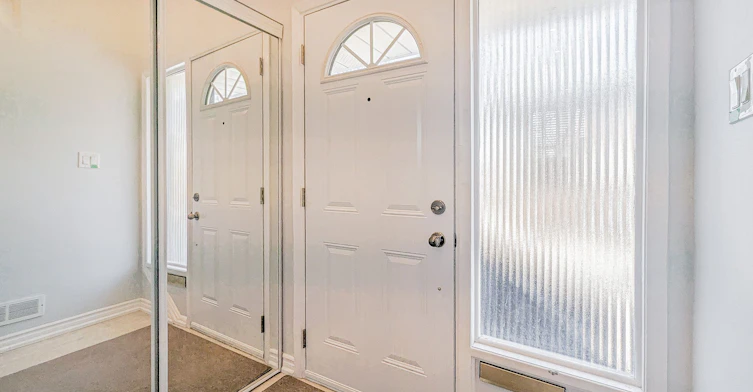 81 Flaming Rose Way, Toronto, ON, M2N 5W8 - 2