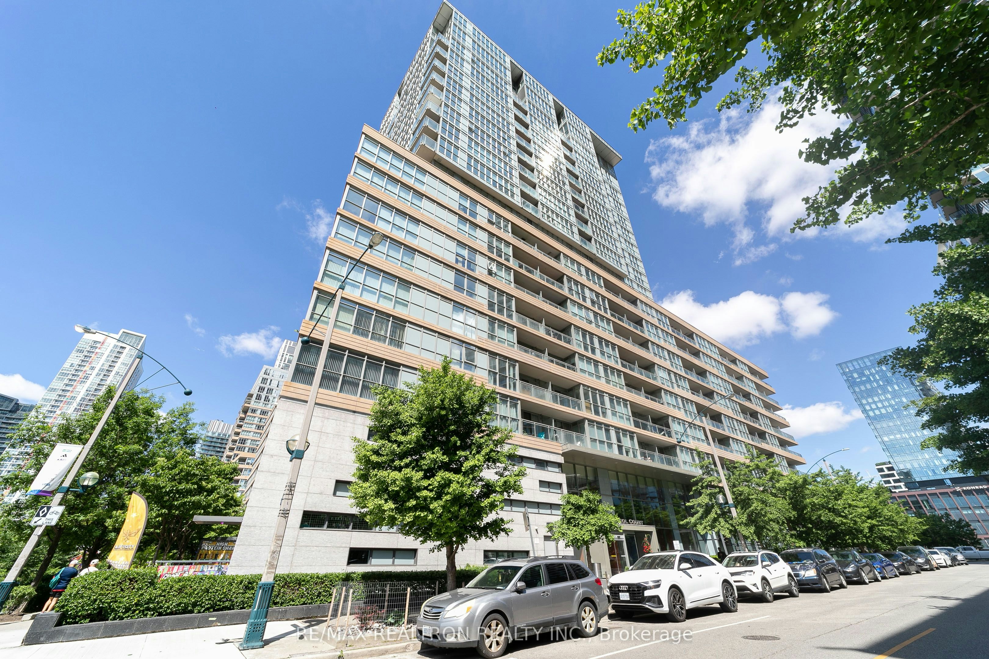 711-10 Capreol Court, Toronto, ON, M5V 4B3