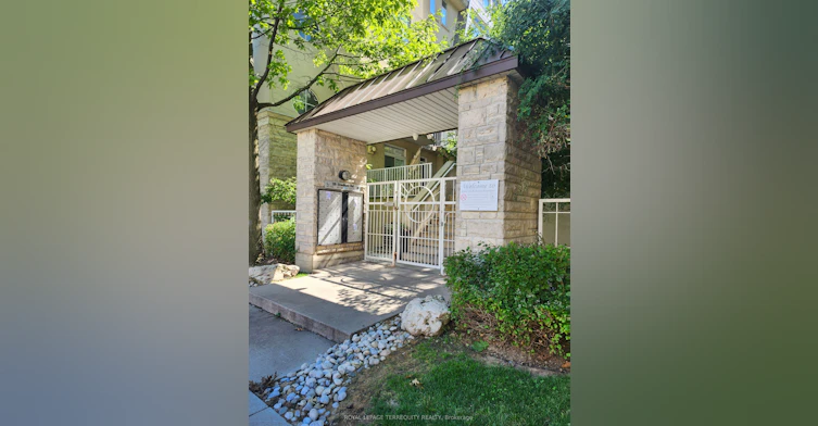 252-30 Stadium Road, Toronto, ON, M5V 3P4 - 18