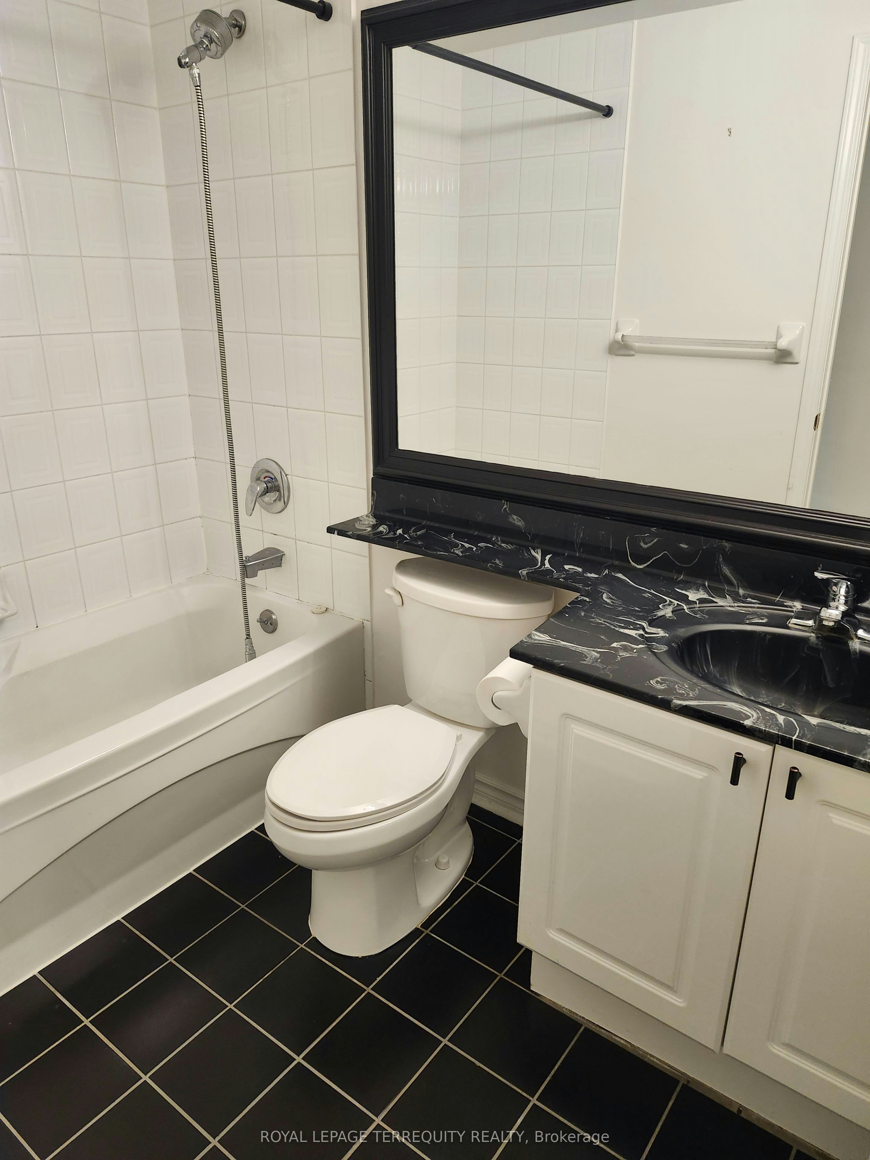 252-30 Stadium Road, Toronto, ON, M5V 3P4 - 17