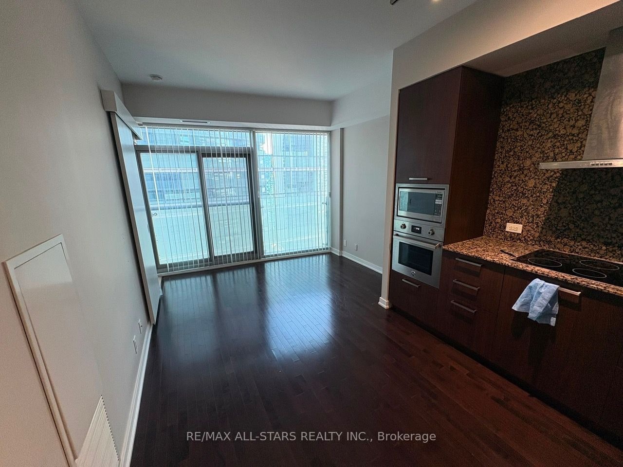 2209-14 York Street, Toronto, ON, M5J 0B1 - 3