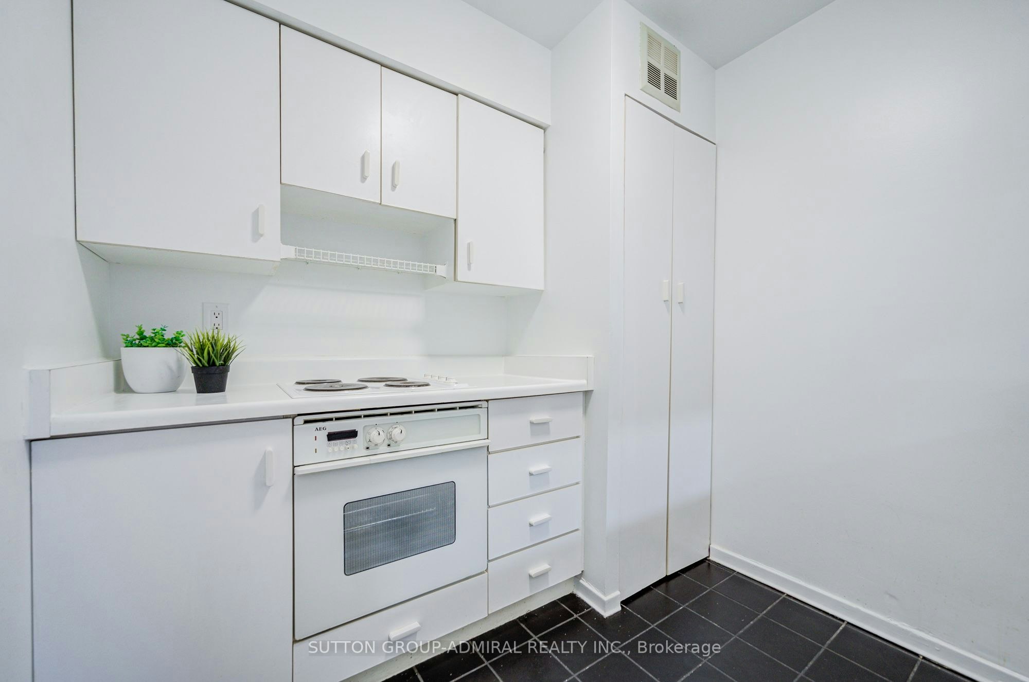 716-1055 Bay Street, Toronto, ON, M5S 3A3 - 12