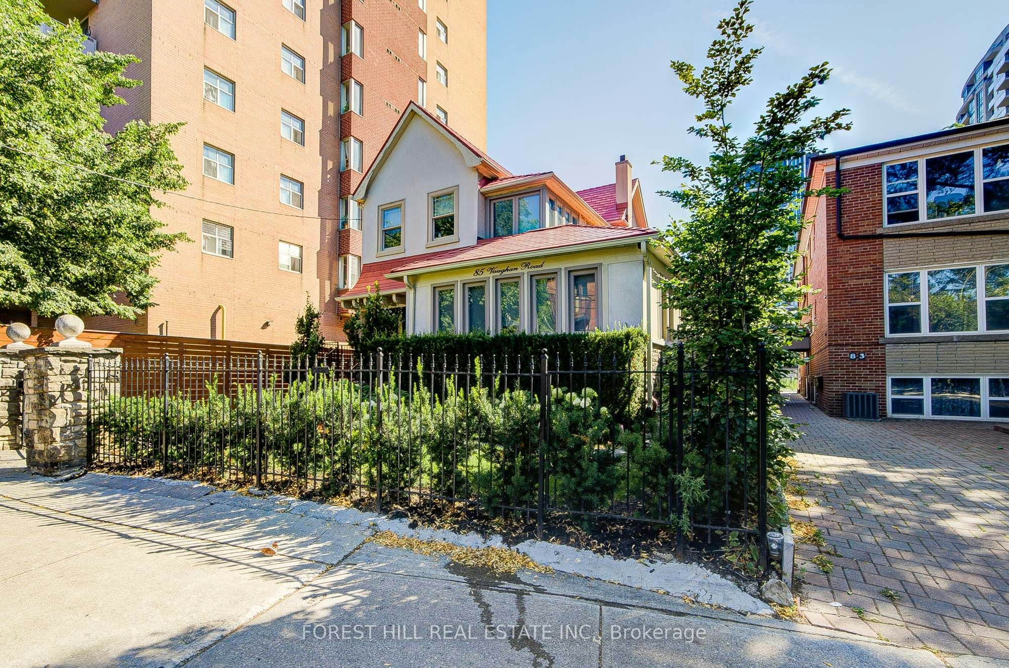 5-85 Vaughan Road, Toronto, ON, M6C 2L9