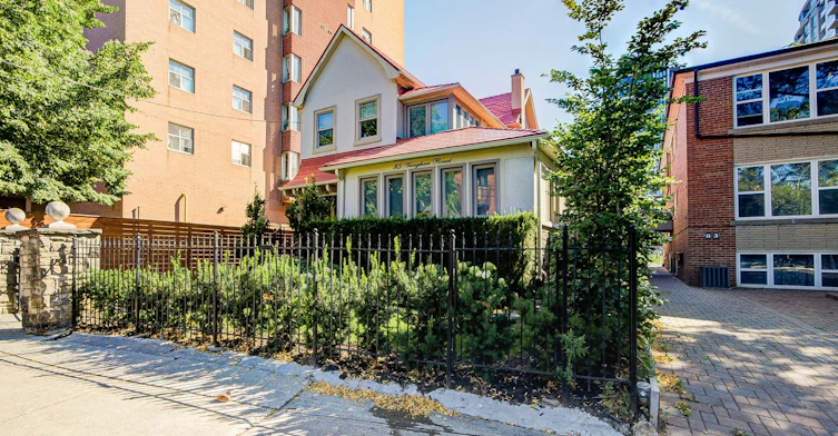 5-85 Vaughan Road, Toronto, ON, M6C 2L9