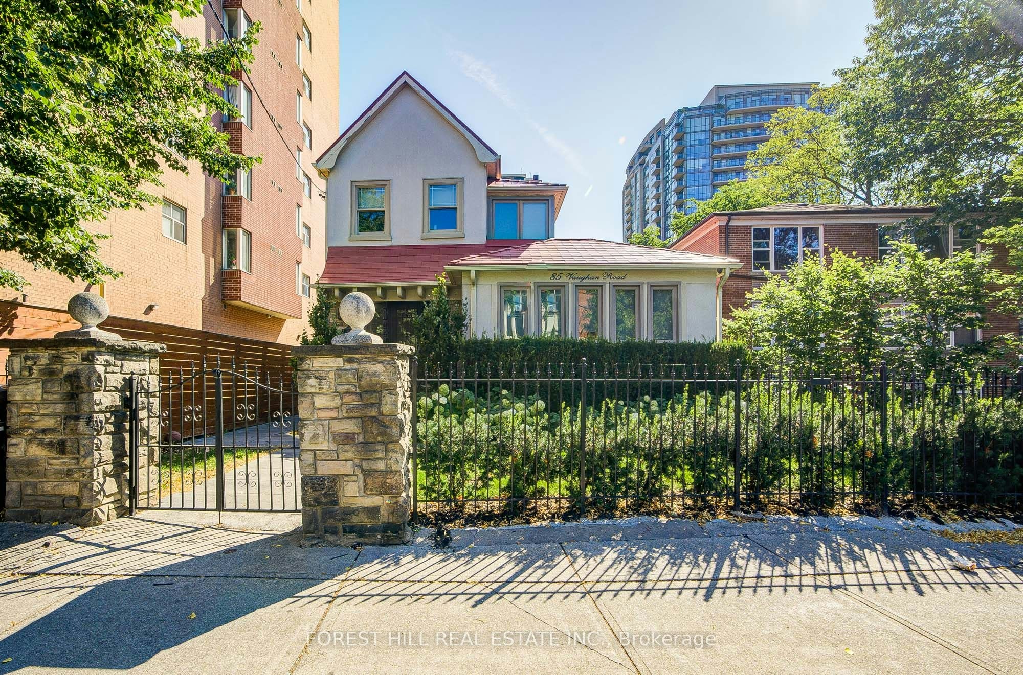 5-85 Vaughan Road, Toronto, ON, M6C 2L9 - 2