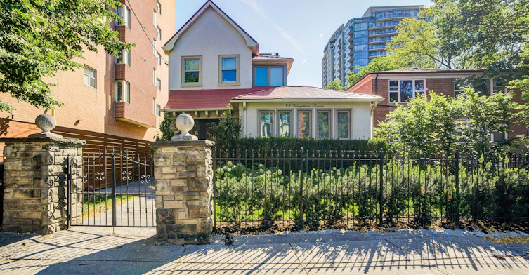 5-85 Vaughan Road, Toronto, ON, M6C 2L9 - 2