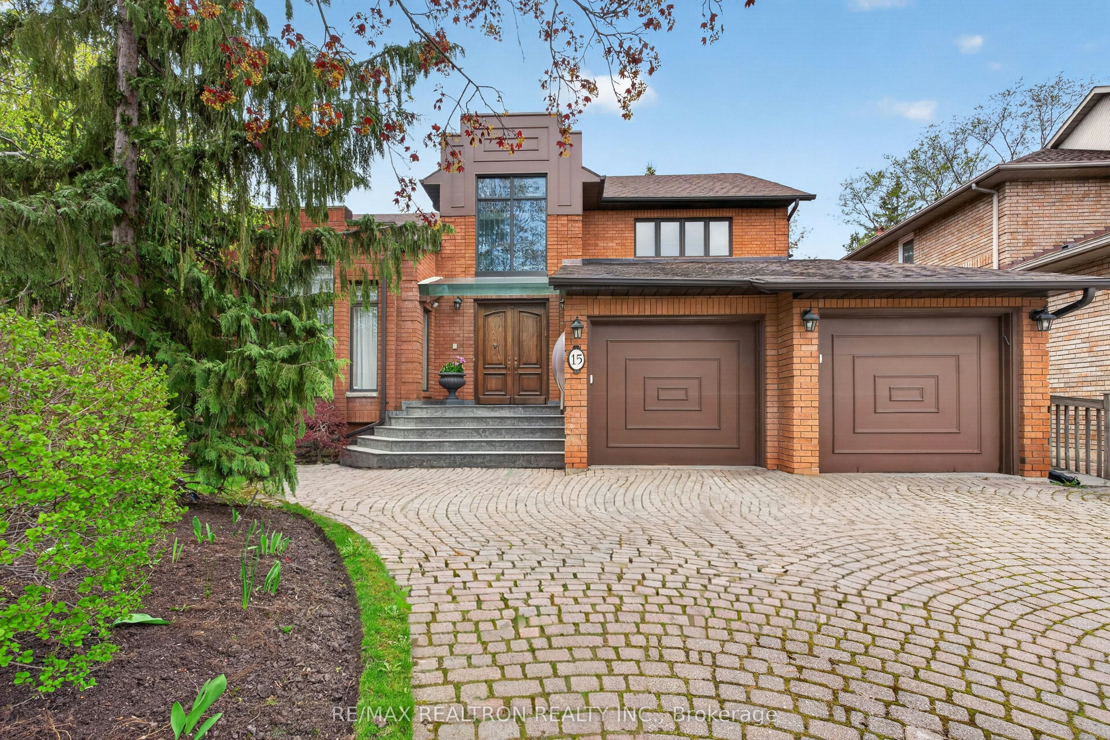 15 Sunforest Court, Toronto, ON, M2R 3W3
