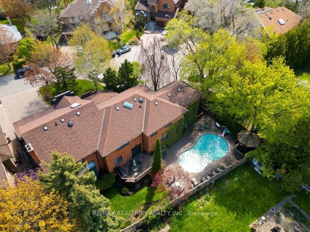 15 Sunforest Court, Toronto, ON, M2R 3W3
